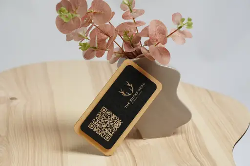 تصویر محصول استند QR CODE منو رستوران مدل TH_76678 - طرح و هنر (بندانگشتی گالری)