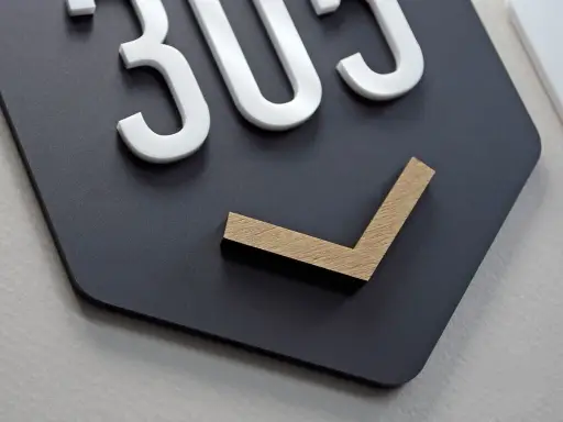 پلاک درب واحد طرح برجسته مدل TH_63810
