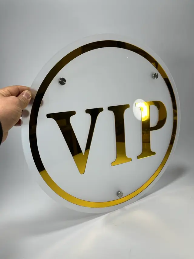 تابلو لوگو VIP مدل TH_94293