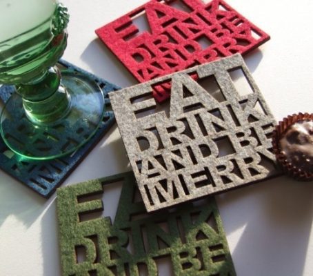 زیرلیوانی نمدی Eat Drink and Be Merry قرمز خاکستری سبز