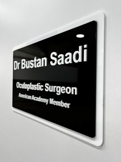 تابلو پلکسی درب مطب دکتر مدل TH_35624