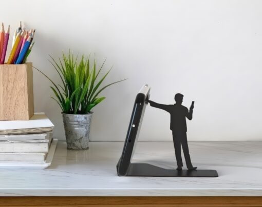 استند موبایل طرح مرد ایستاده مدل TH_23235