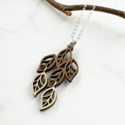 گردنبند چوبی طرح برگ مدل TH_80261